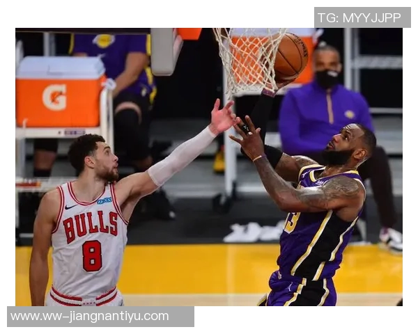 拉文第9次砍下40分以上并命中8记三分创历史新高仅次于水花兄弟与表演者