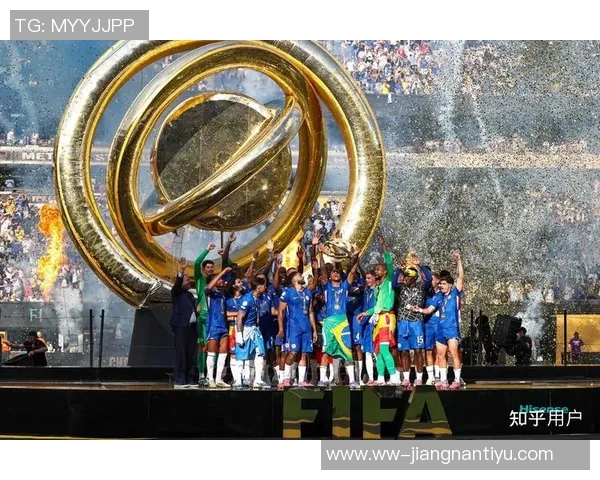 切尔西俱乐部庆祝百场里程碑为帕尔默等五名球员颁发纪念礼物