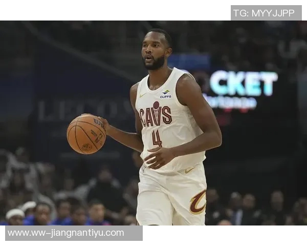 小莫布里与阿伦联手发力半场贡献21分6篮板助力球队争胜